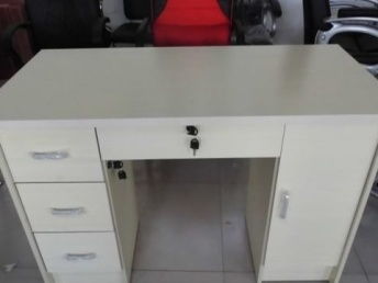 北京辦公用品一站式采購指南 廠家直銷屏風(fēng)工位、老板桌椅與全套服務(wù)